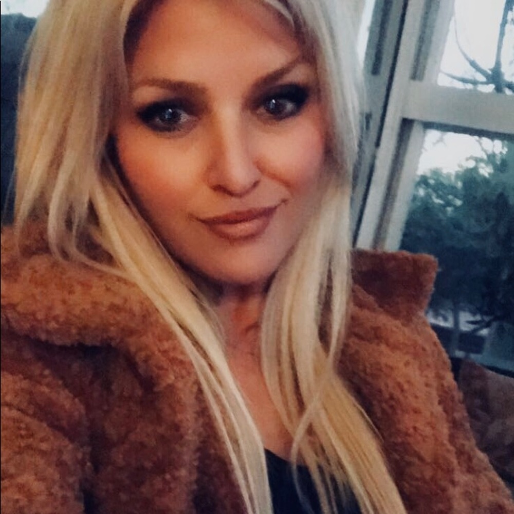 Meet your Posher, Dana